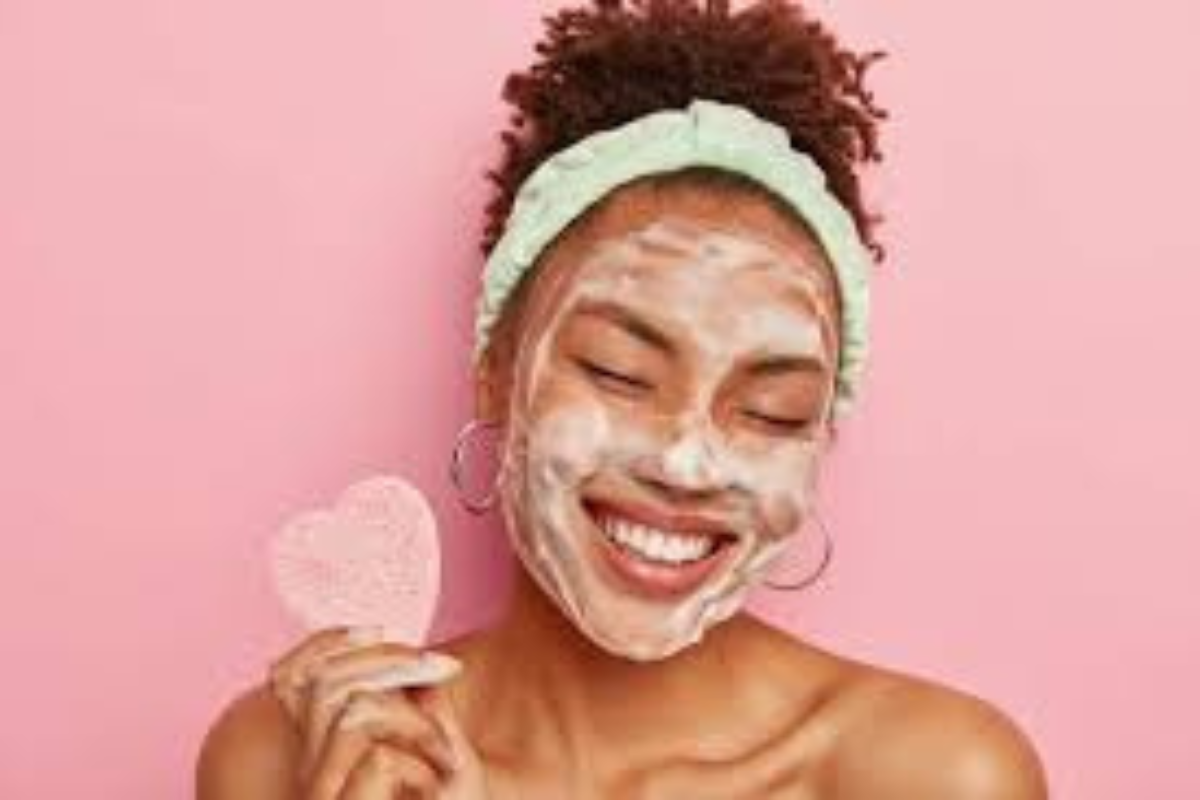 Beleza natural: dicas para uma rotina de cuidados com a pele e o cabelo