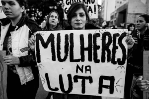 Reação social aos avanços dos direitos femininos: uma análise contemporânea