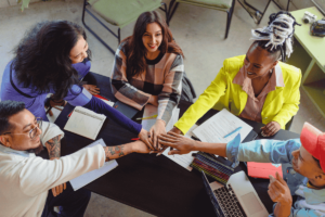 Liderança feminina: desenvolvendo habilidades e inspirando equipes
